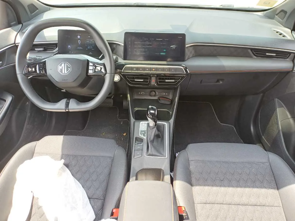 Car image 15
