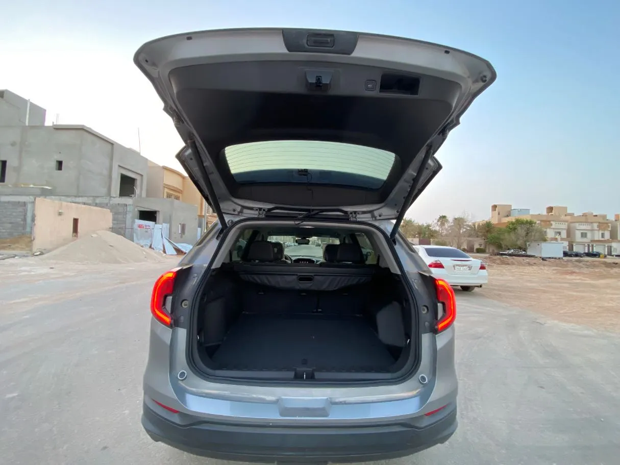 Car image 18