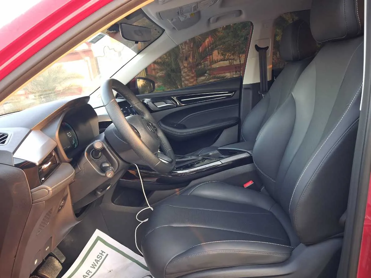 Car image 12