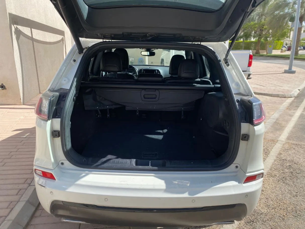 Car image 21