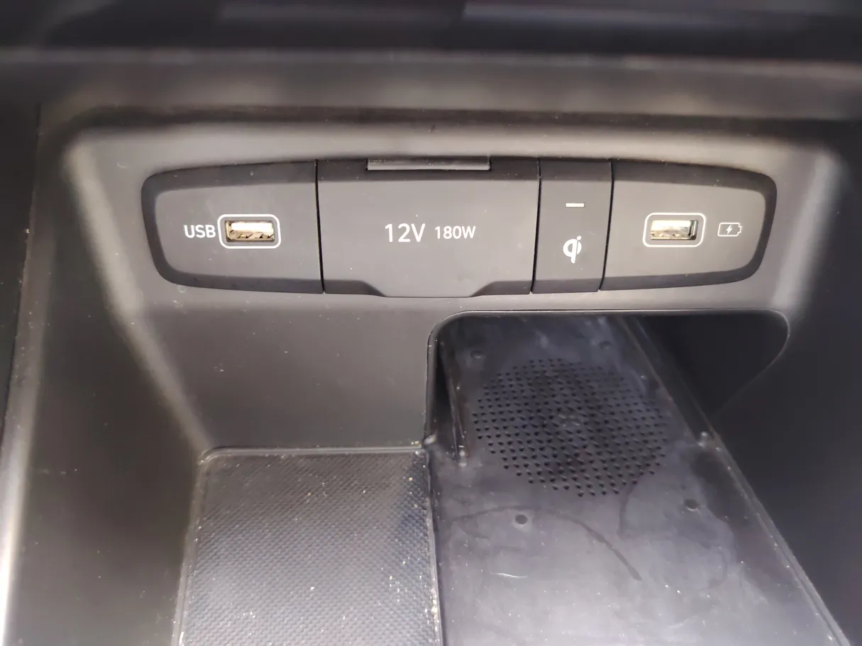 Car image 26