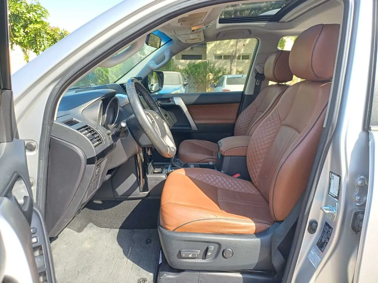 Car image 12
