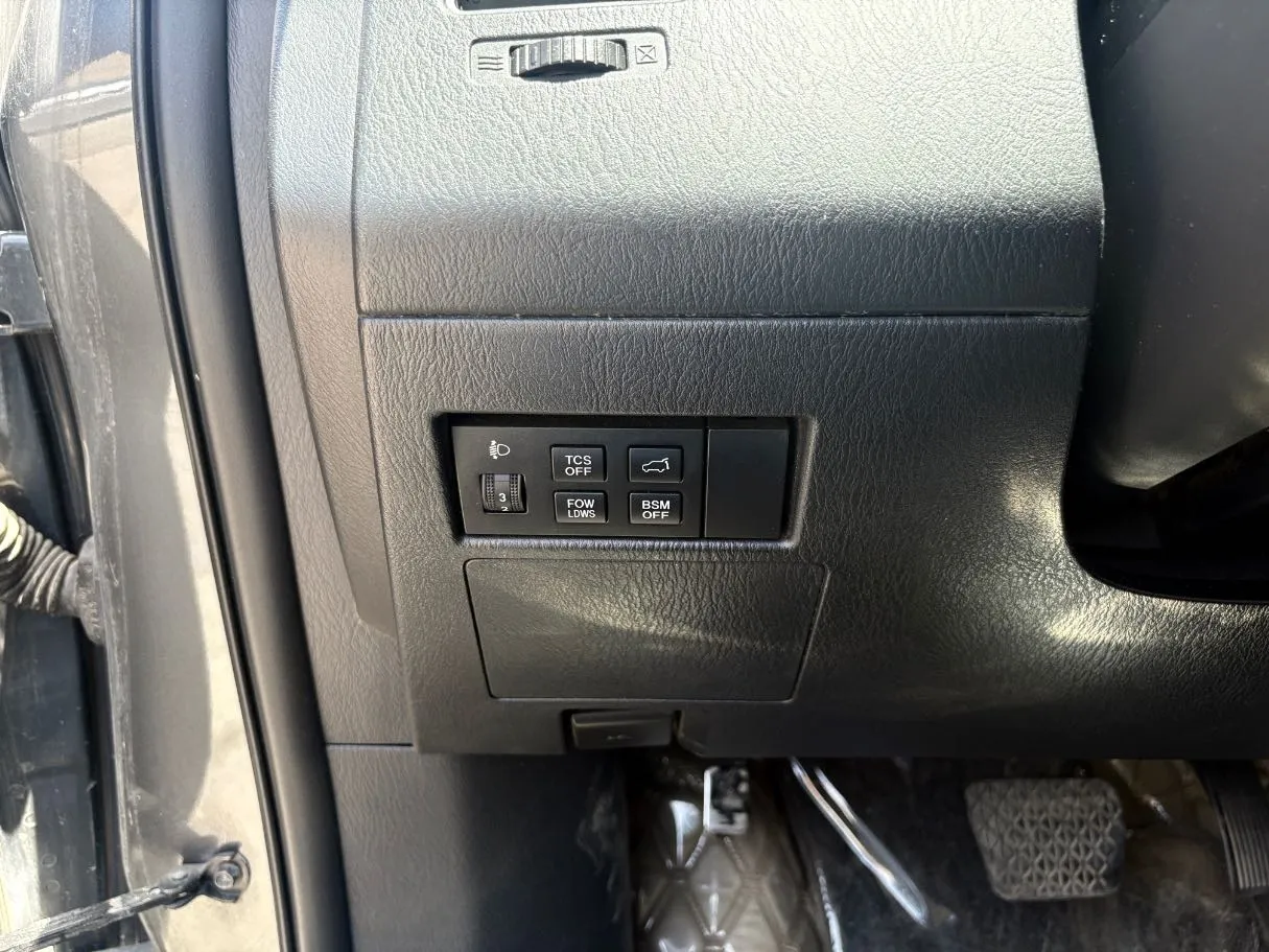 Car image 27