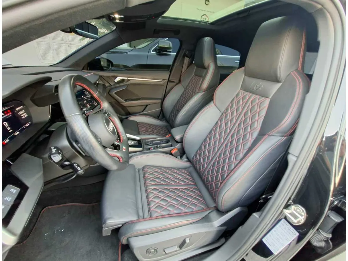 Car image 14