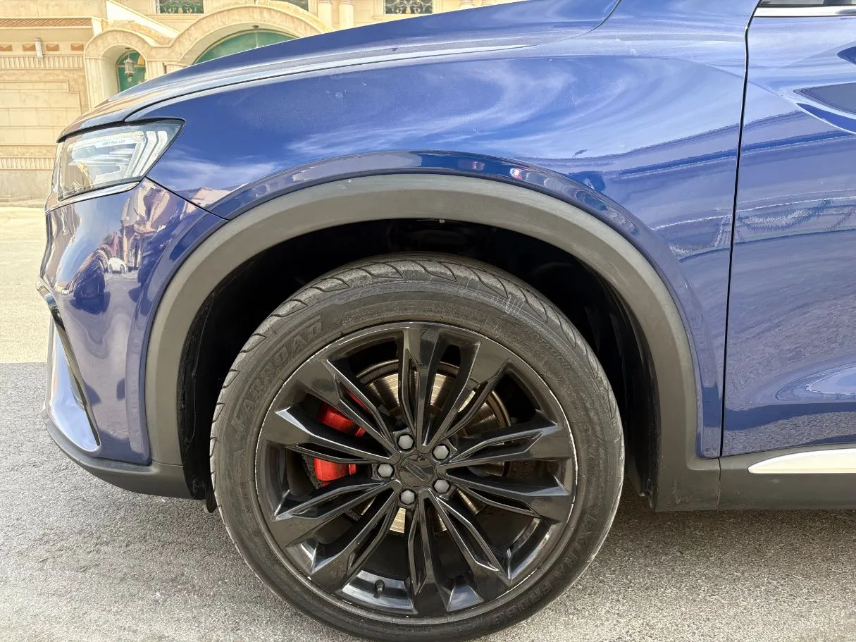 Car image 9