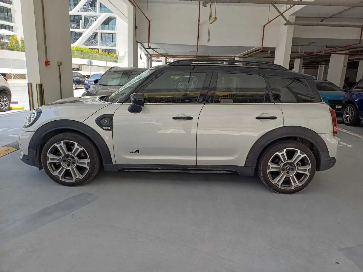 Car image 8