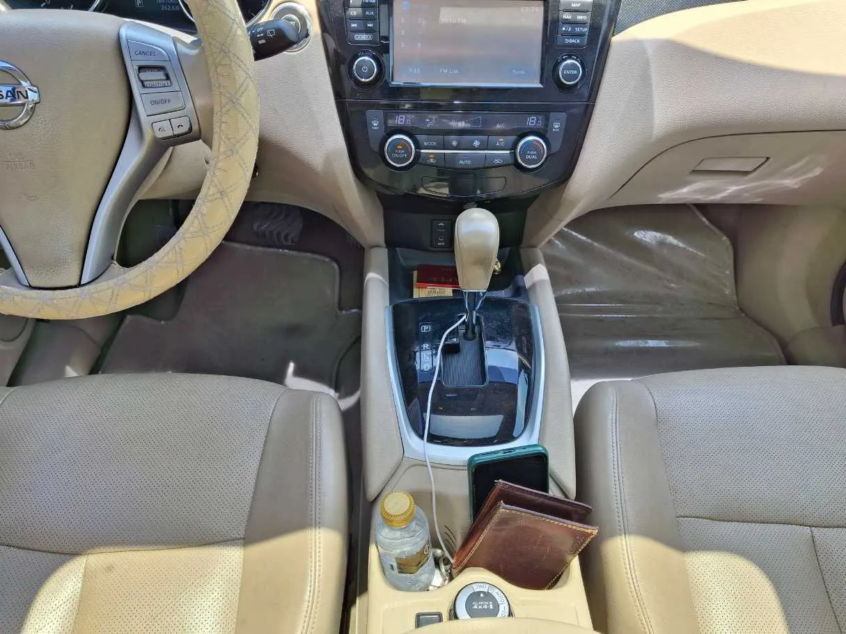 Car image 15