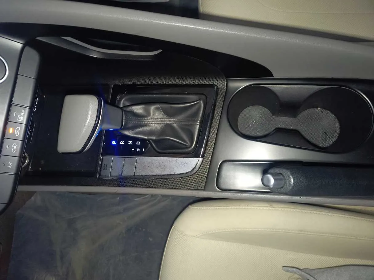 Car image 14