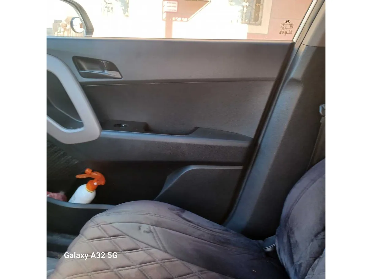 Car image 24