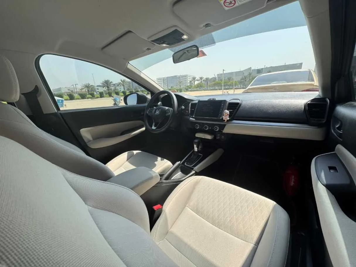 Car image 16