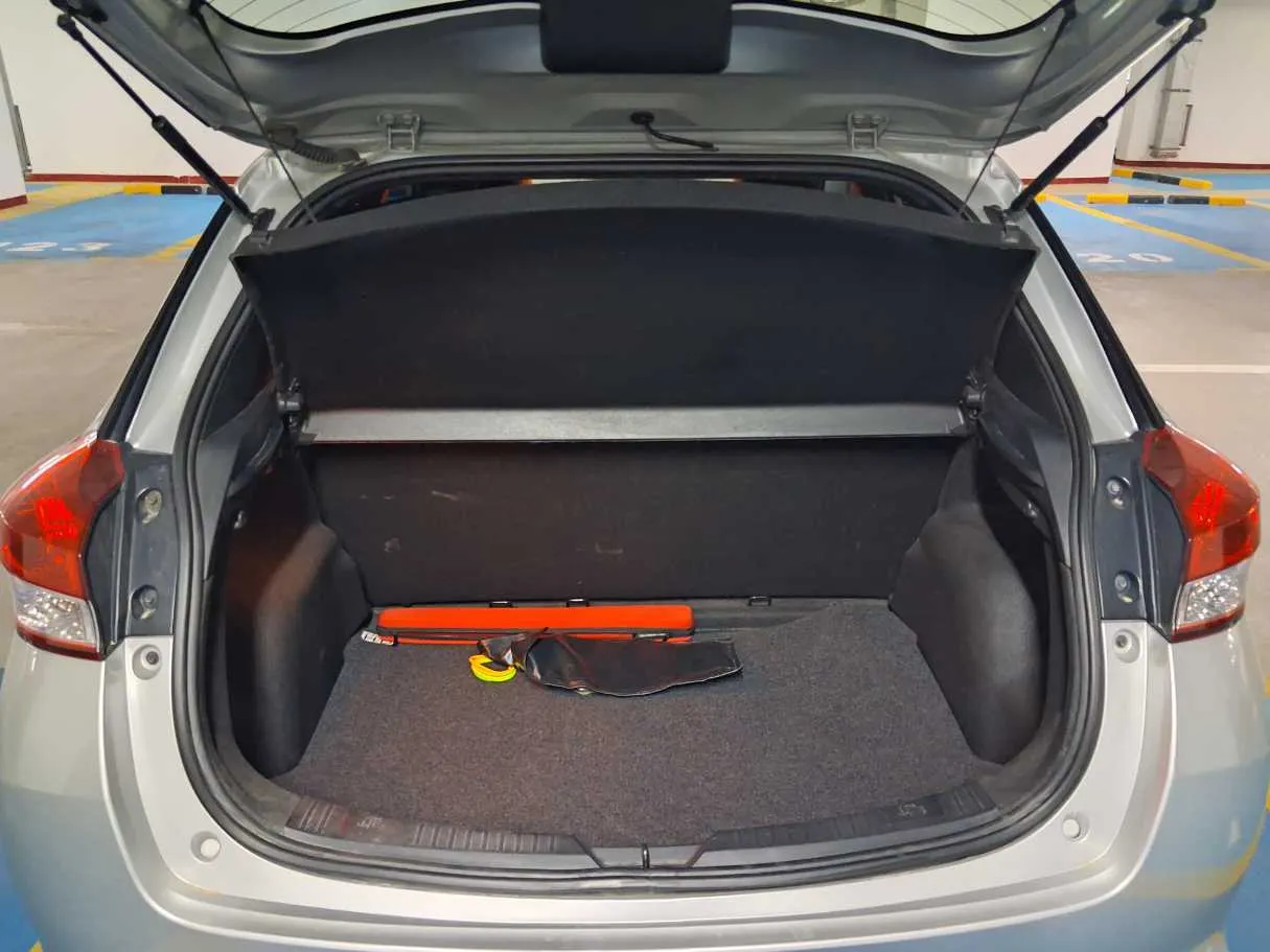 Car image 21