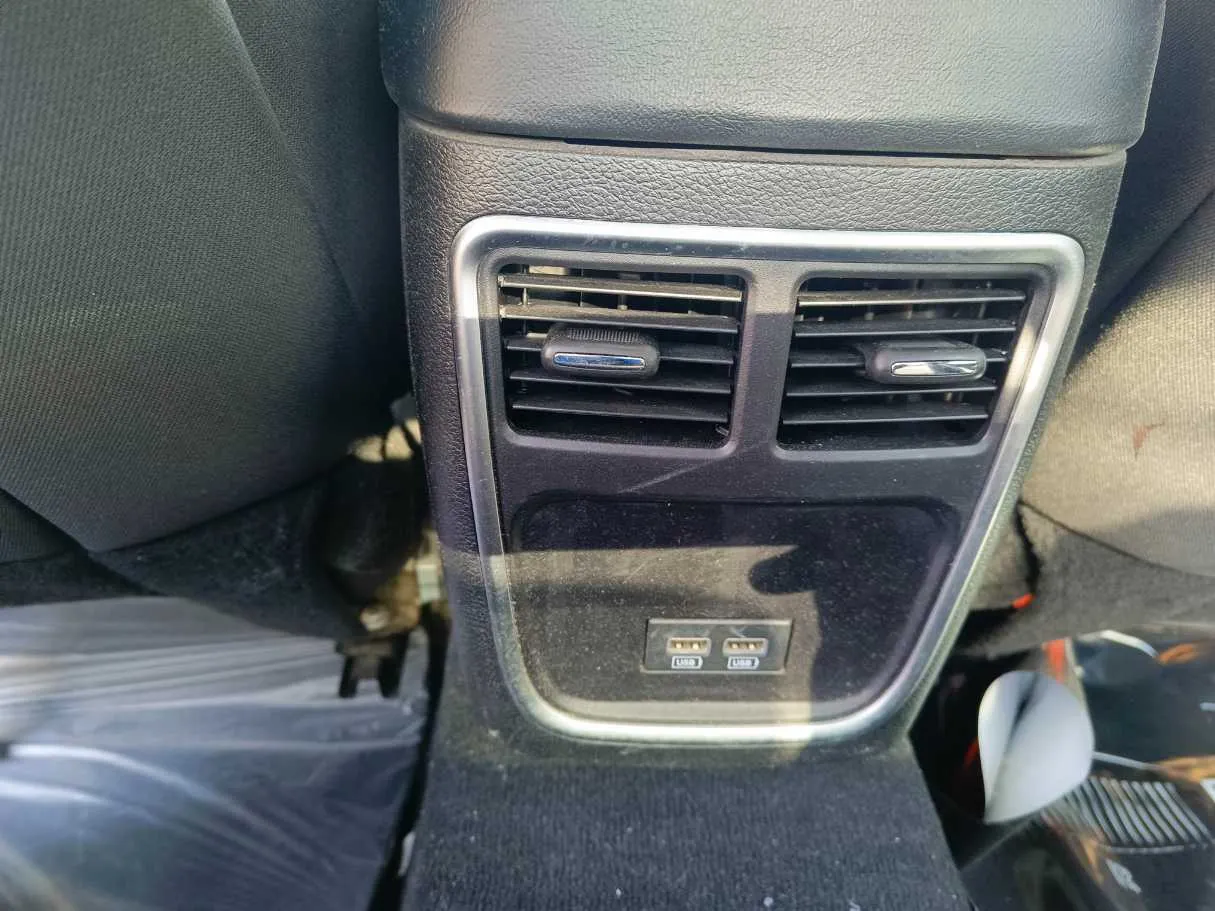 Car image 32