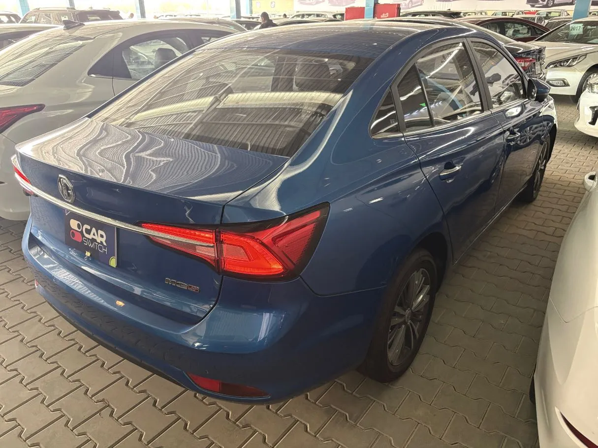 Car image 4