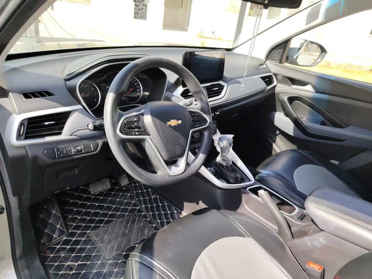 Car image 12