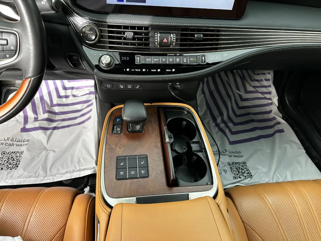 Car image 20