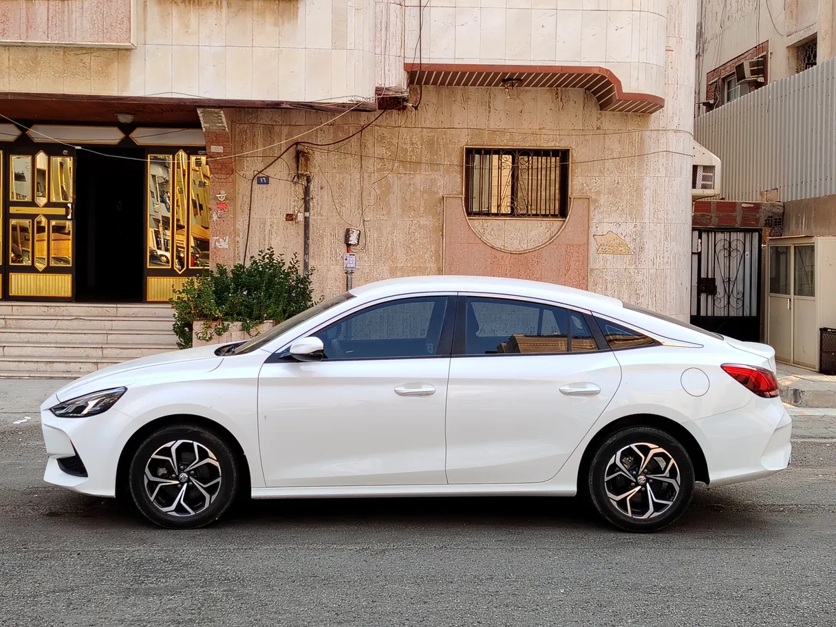 Car image 8