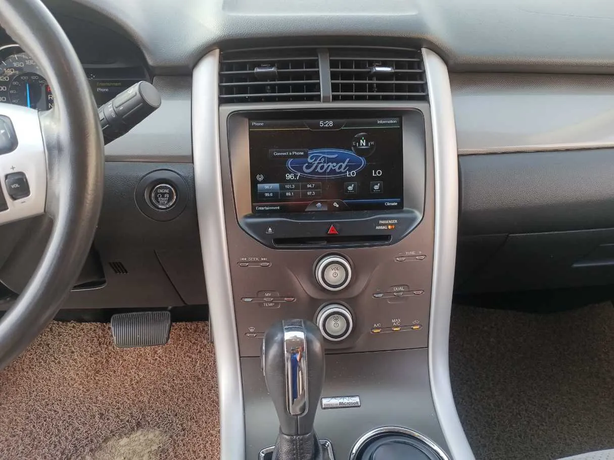 Car image 16