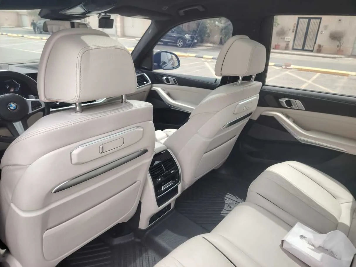 Car image 40
