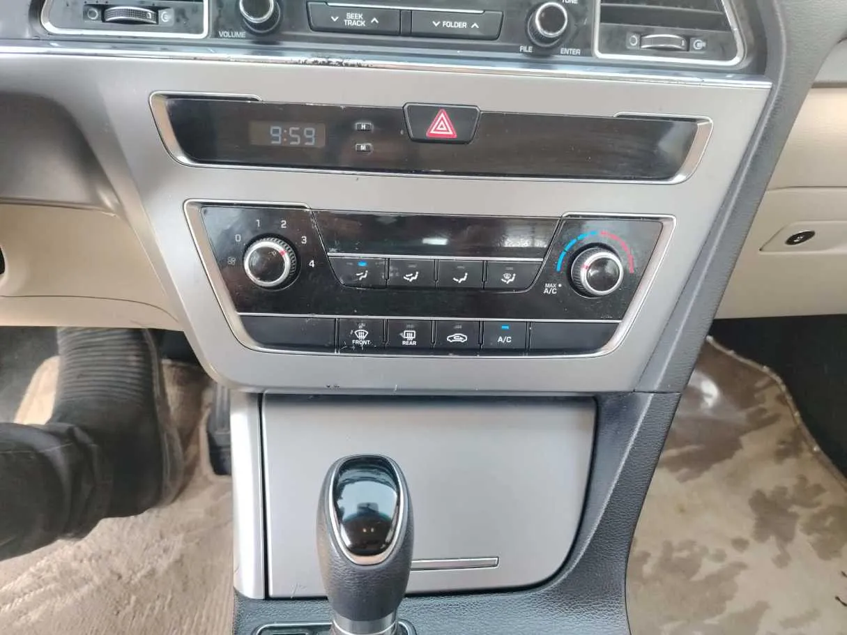 Car image 24