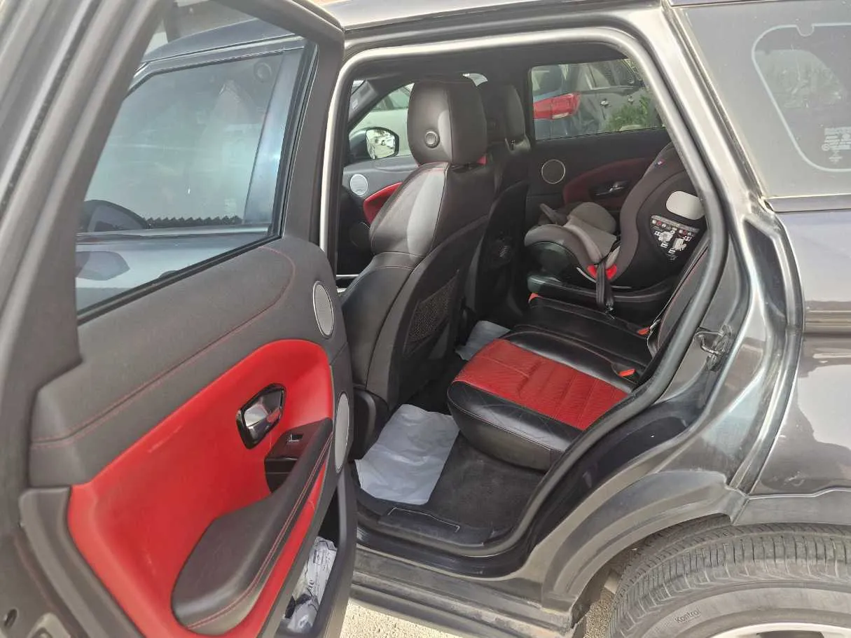 Car image 14