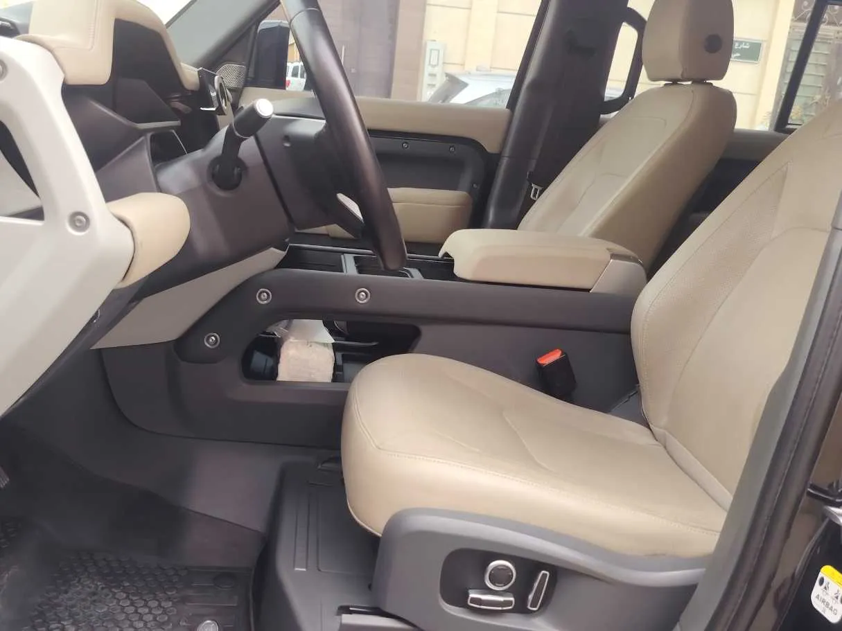 Car image 10