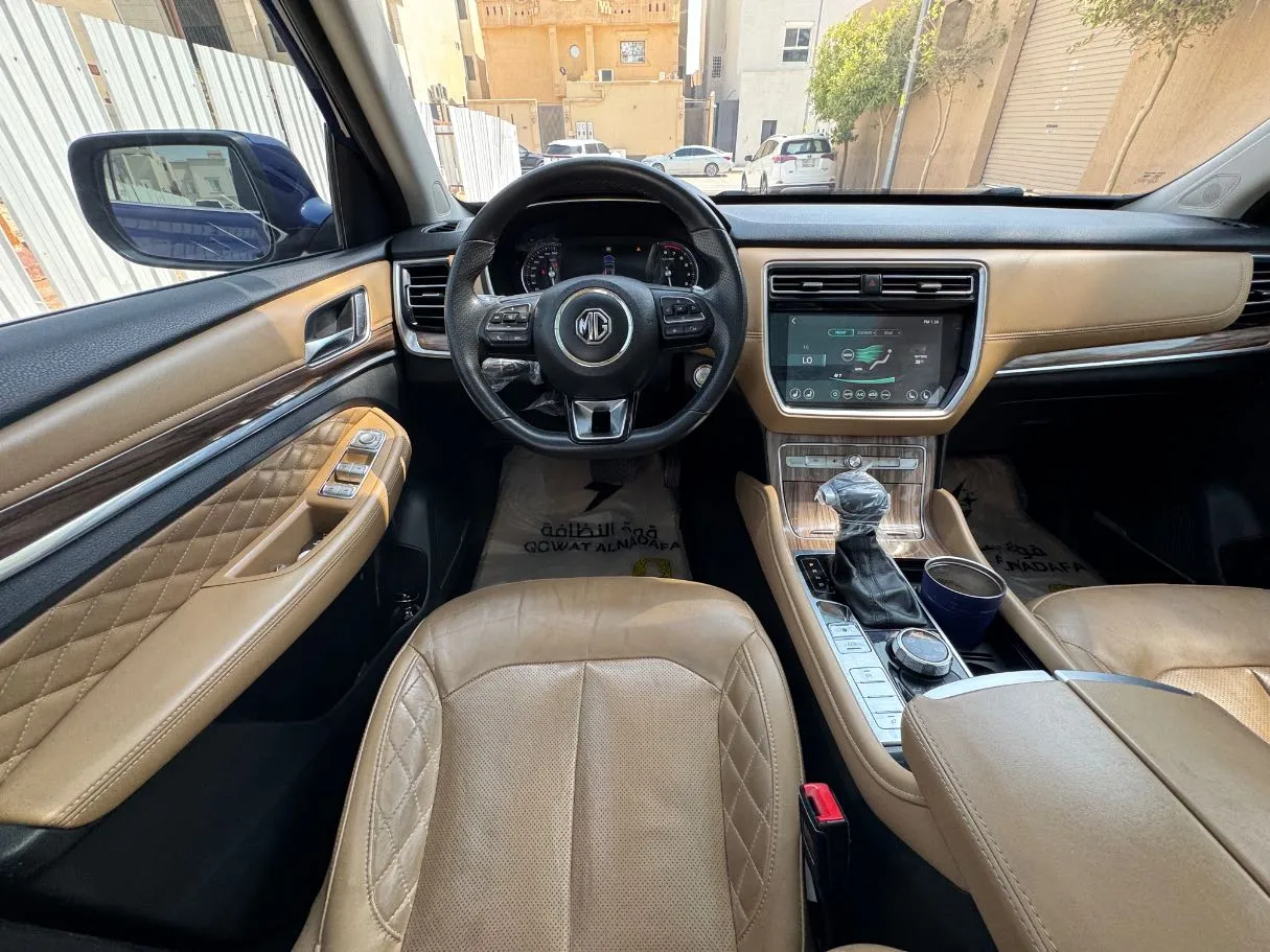 Car image 14