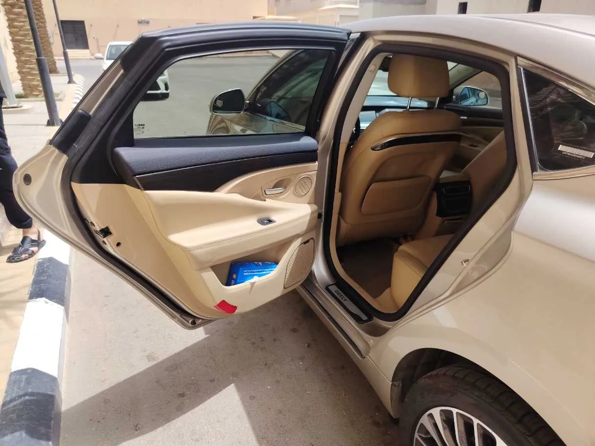 Car image 15