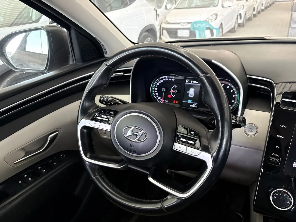 Car image 23
