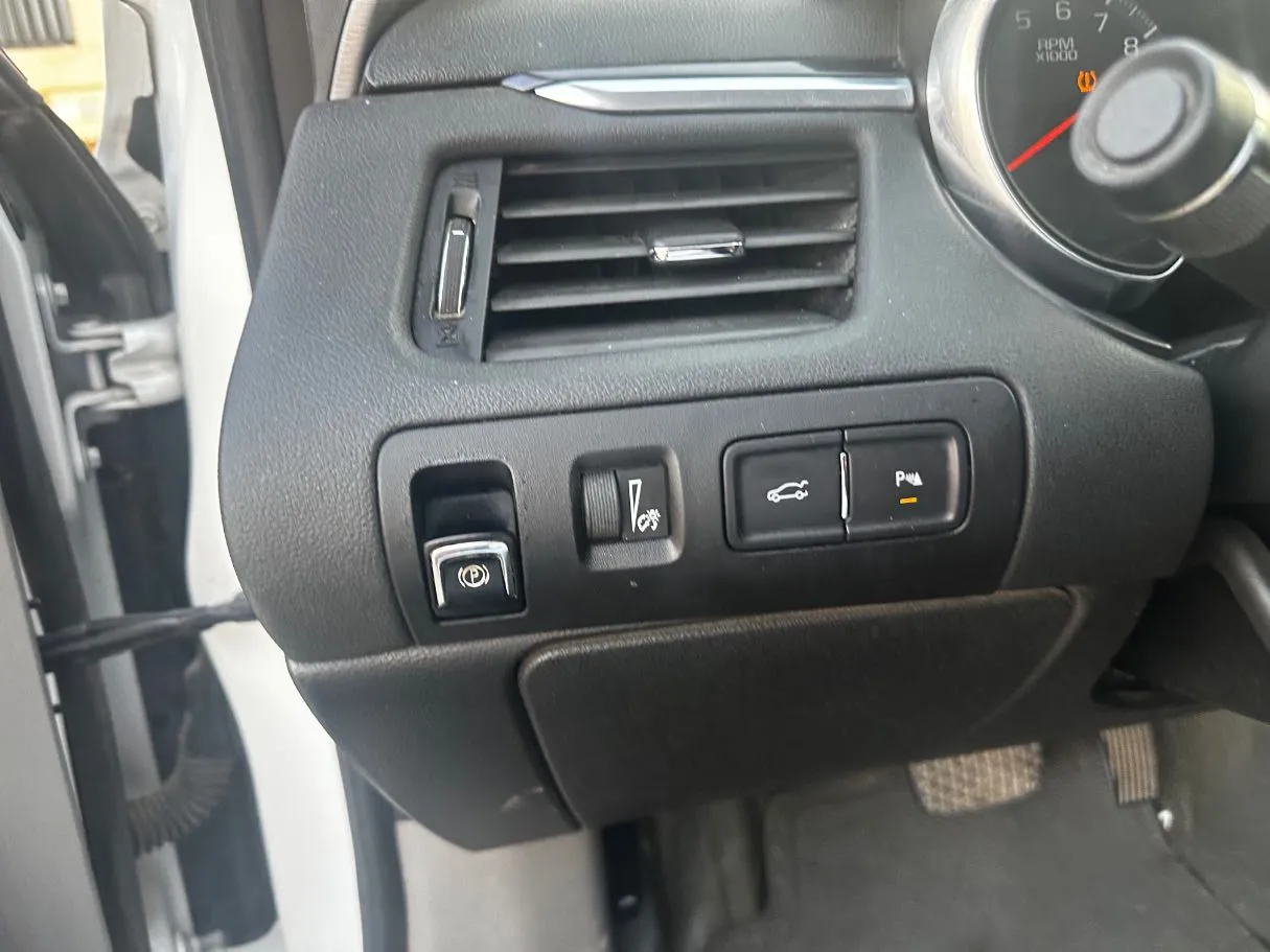 Car image 22