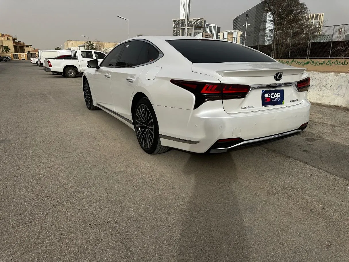 Car image 7