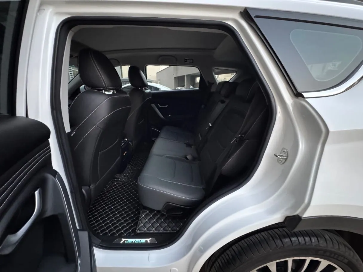 Car image 14