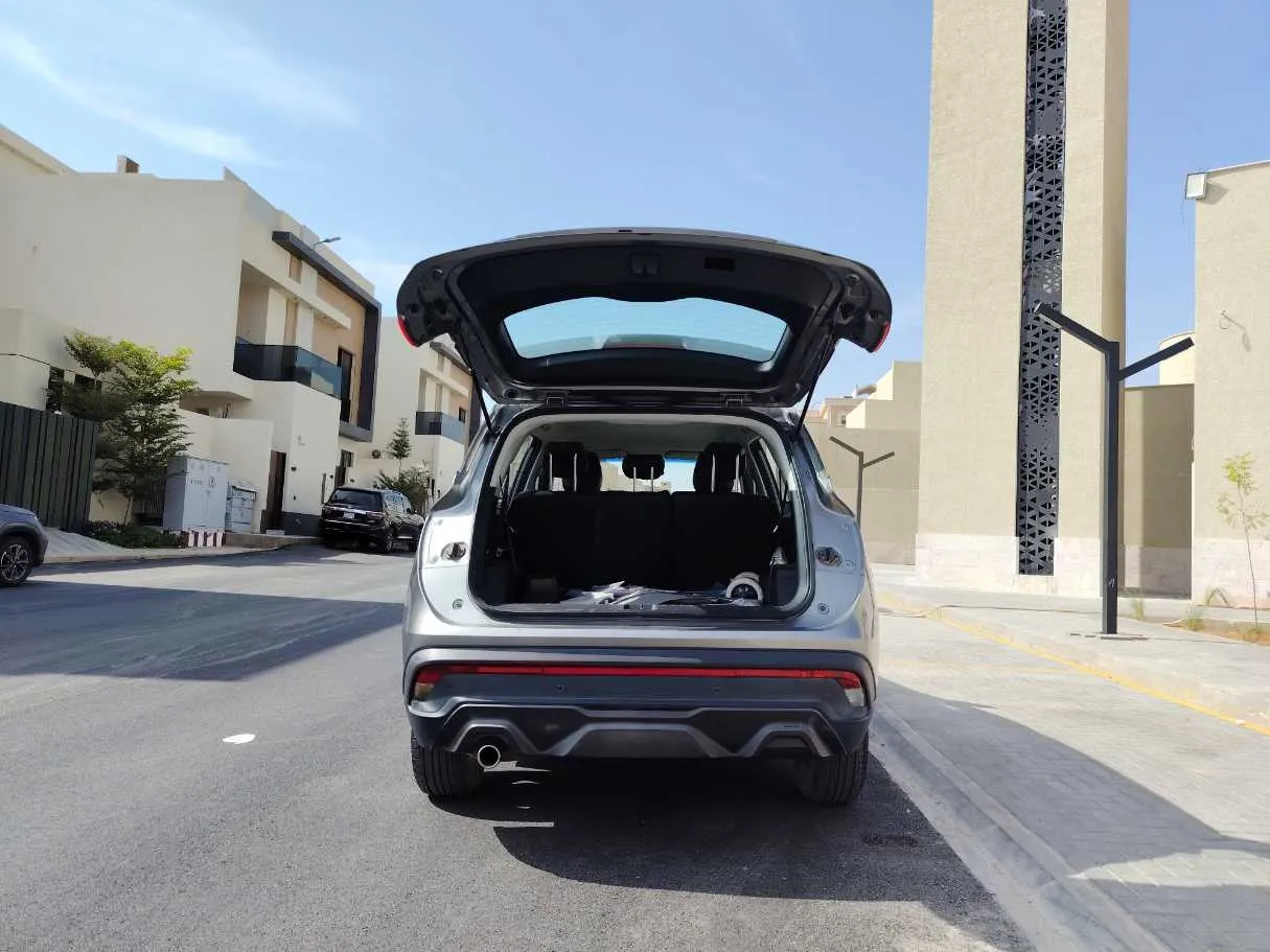 Car image 24
