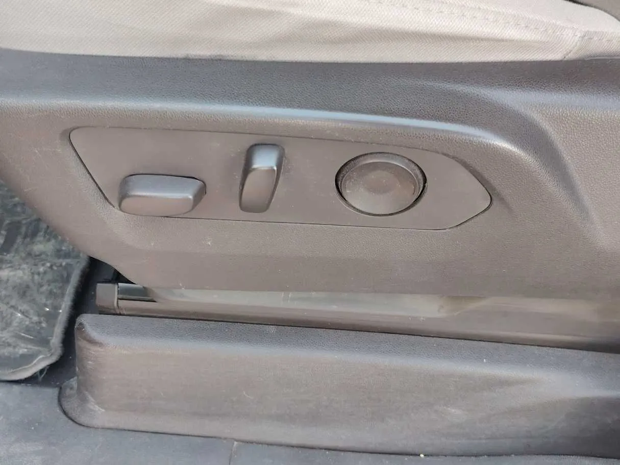 Car image 29