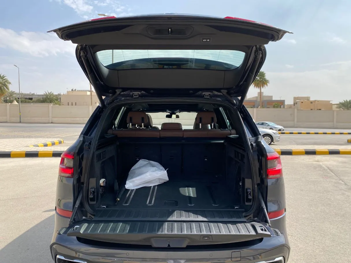 Car image 21