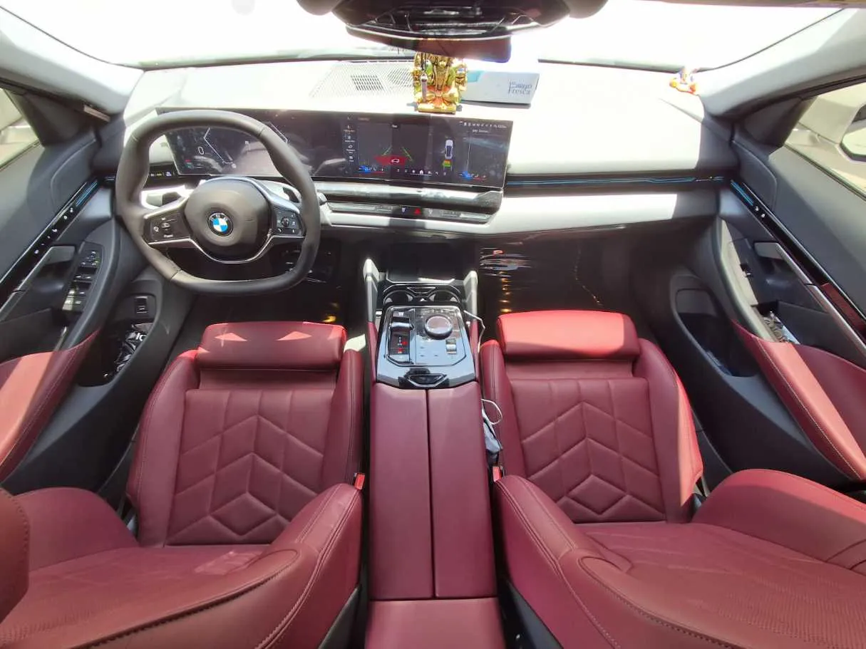 Car image 15
