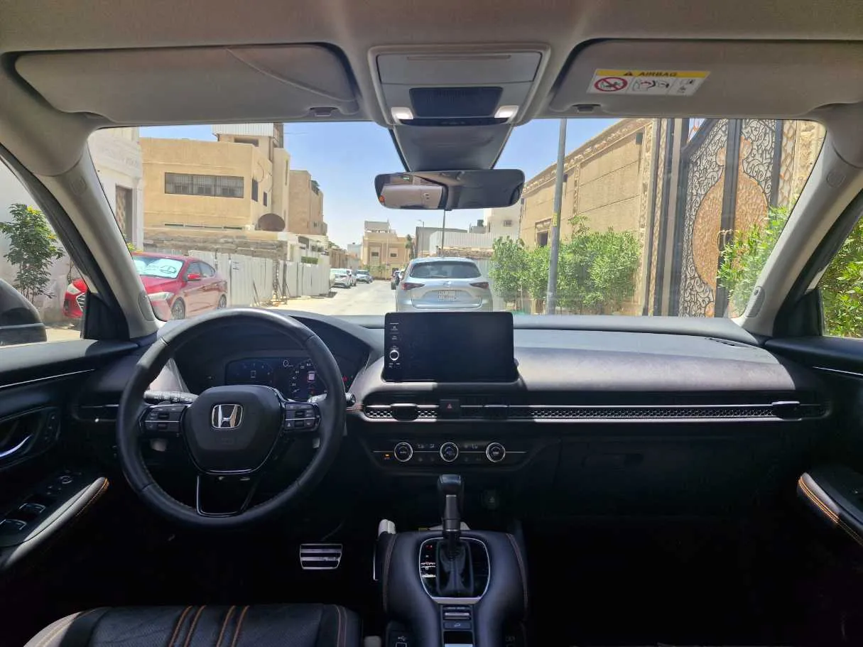 Car image 16