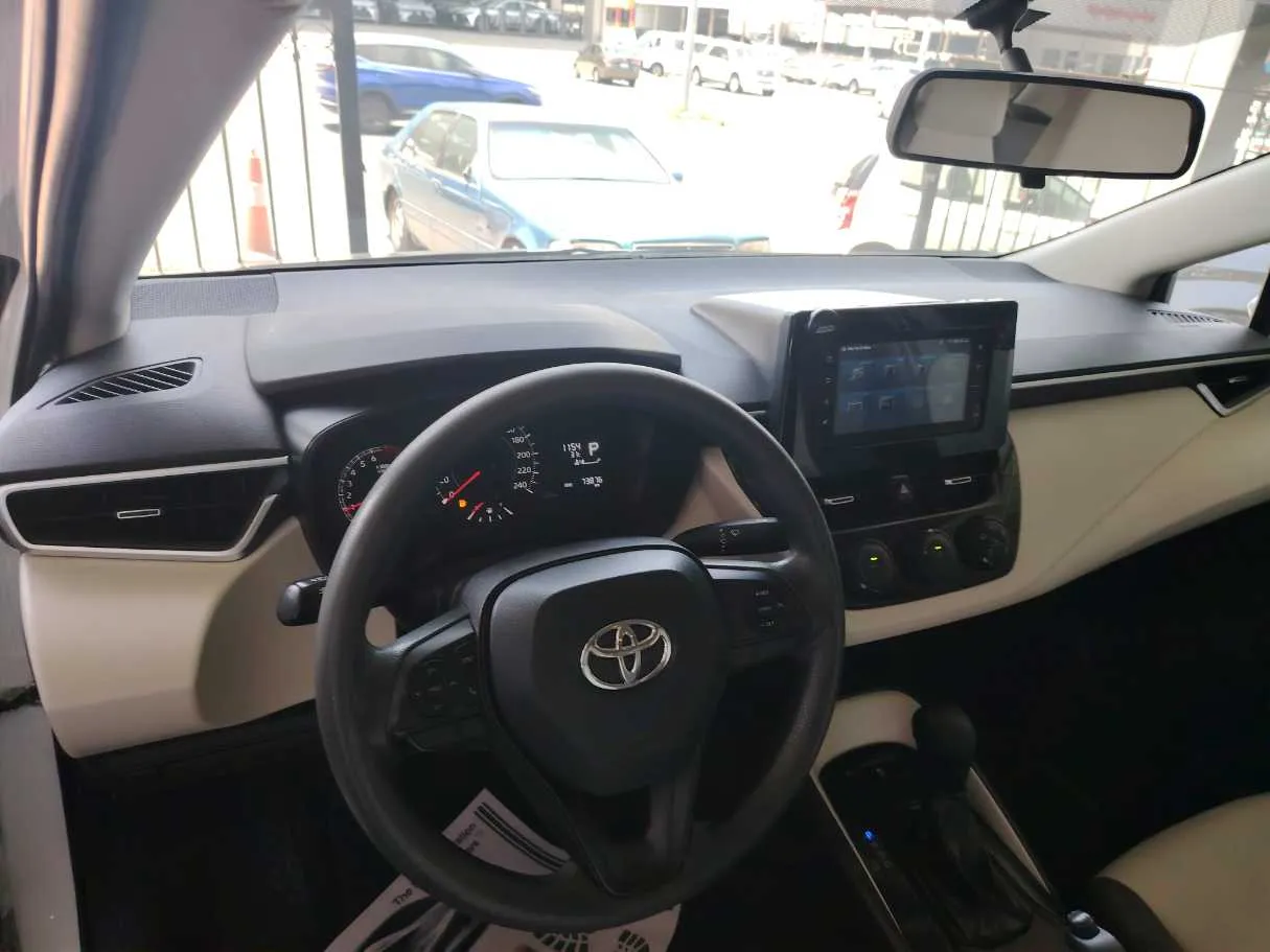 Car image 12