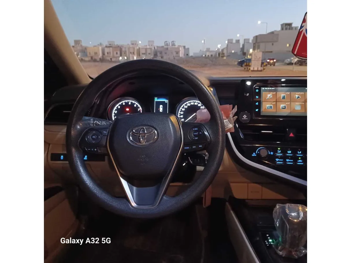Car image 12