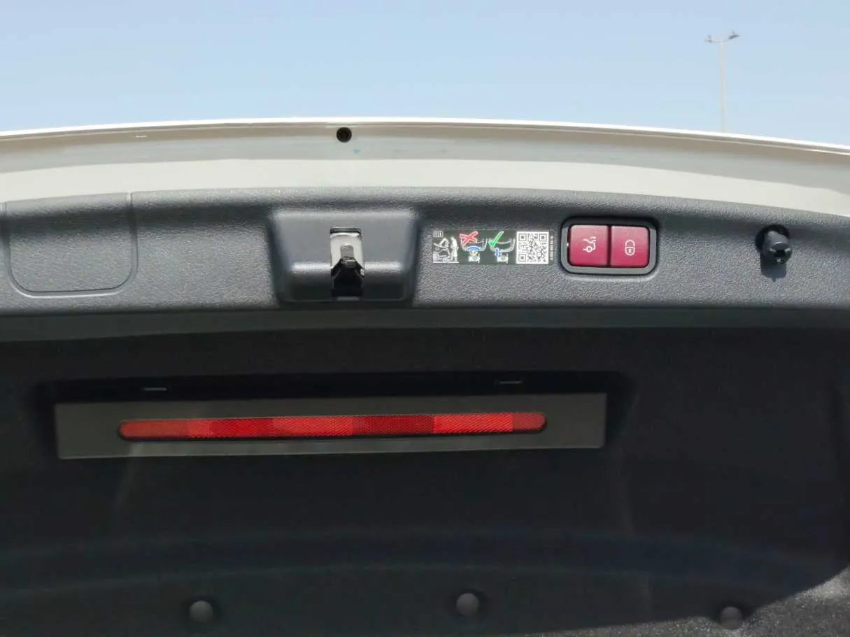 Car image 37