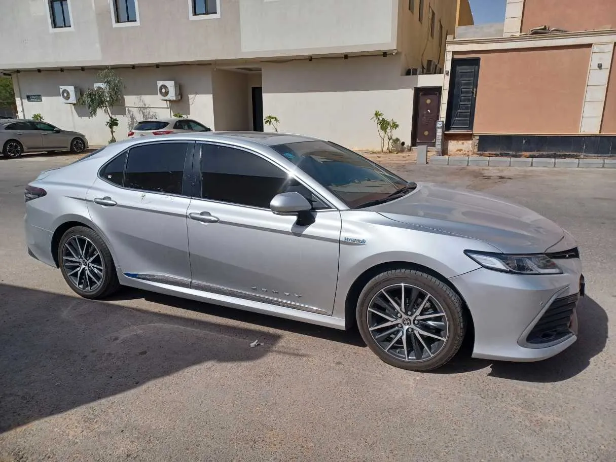 Car image 4