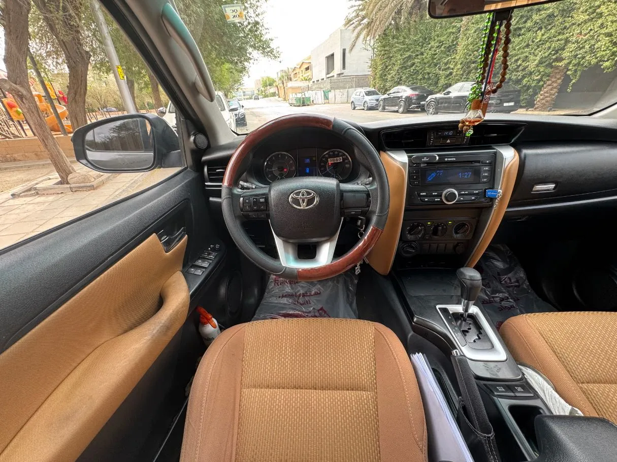 Car image 16