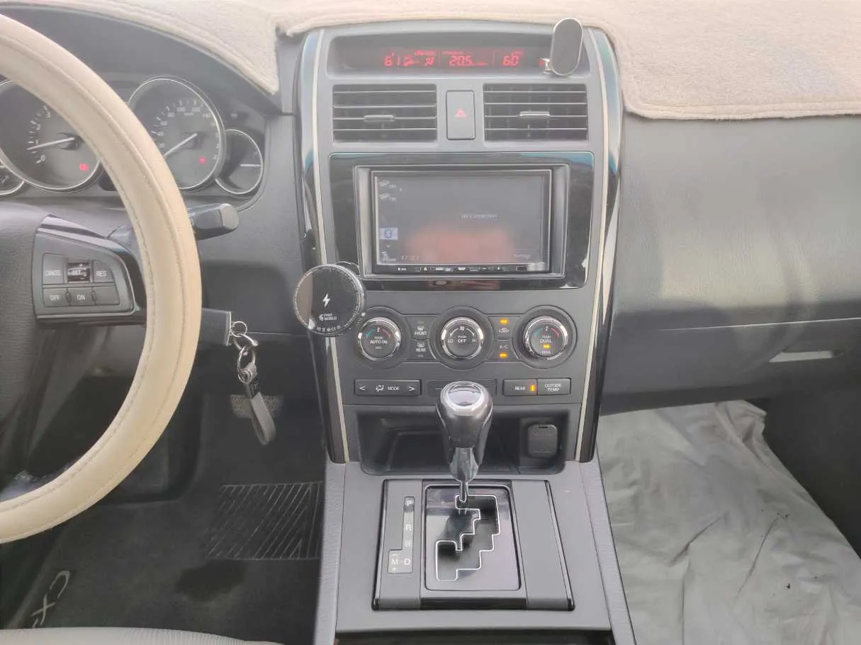 Car image 18