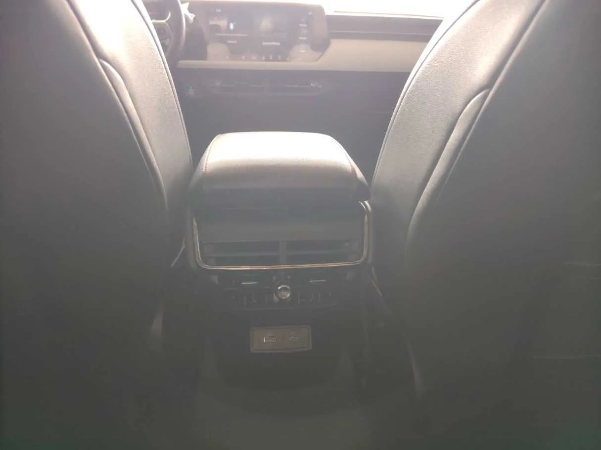 Car image 25