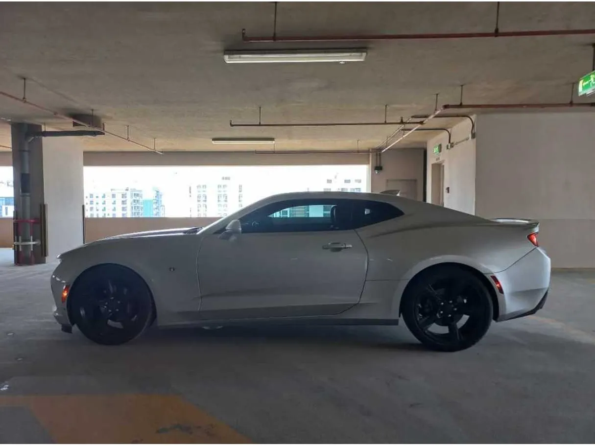 Car image 4