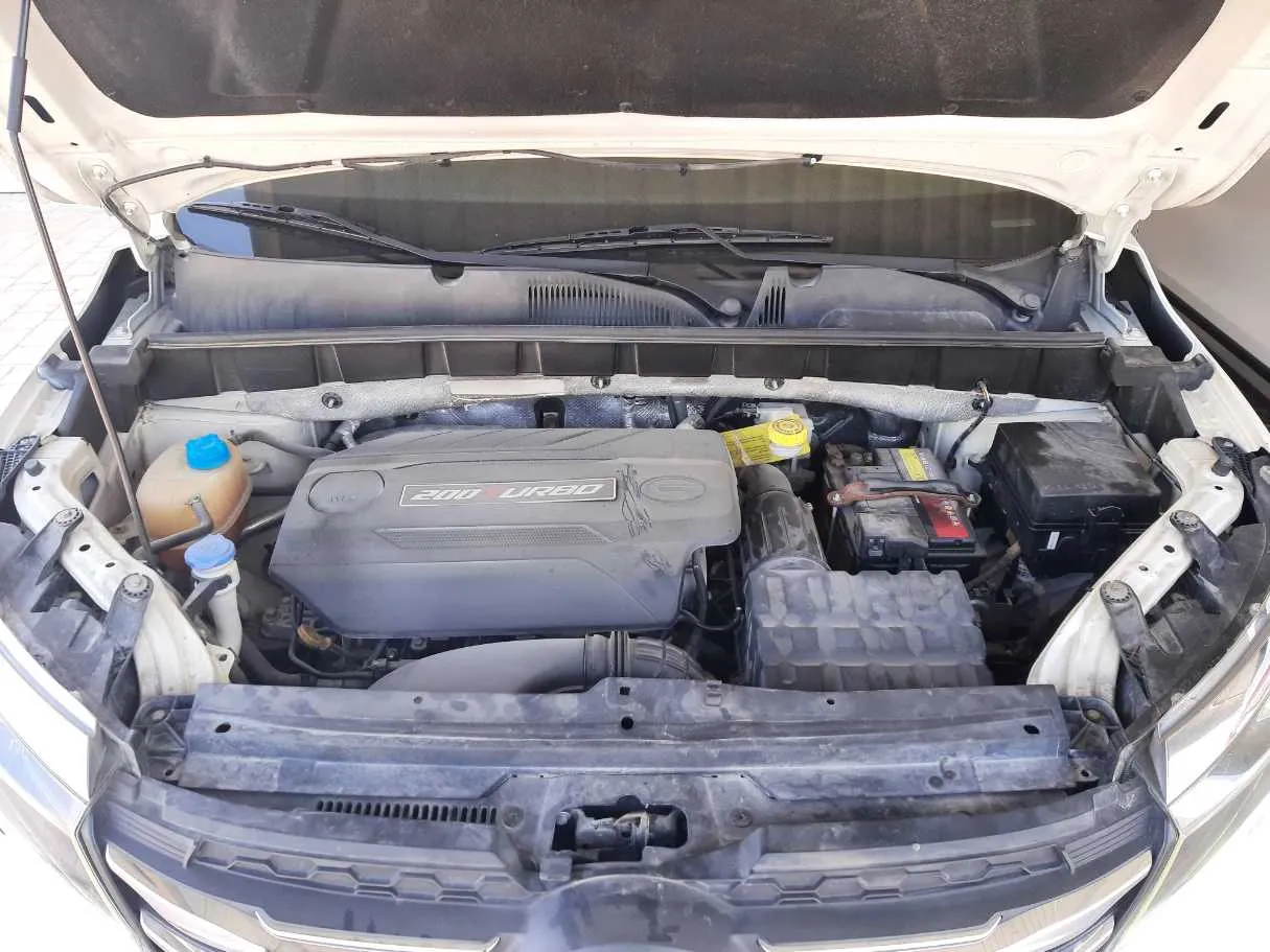 Car image 19