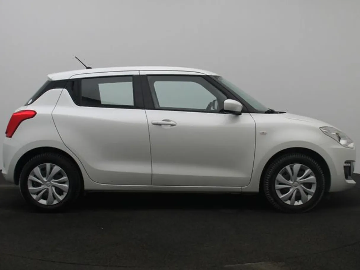 Car image 13