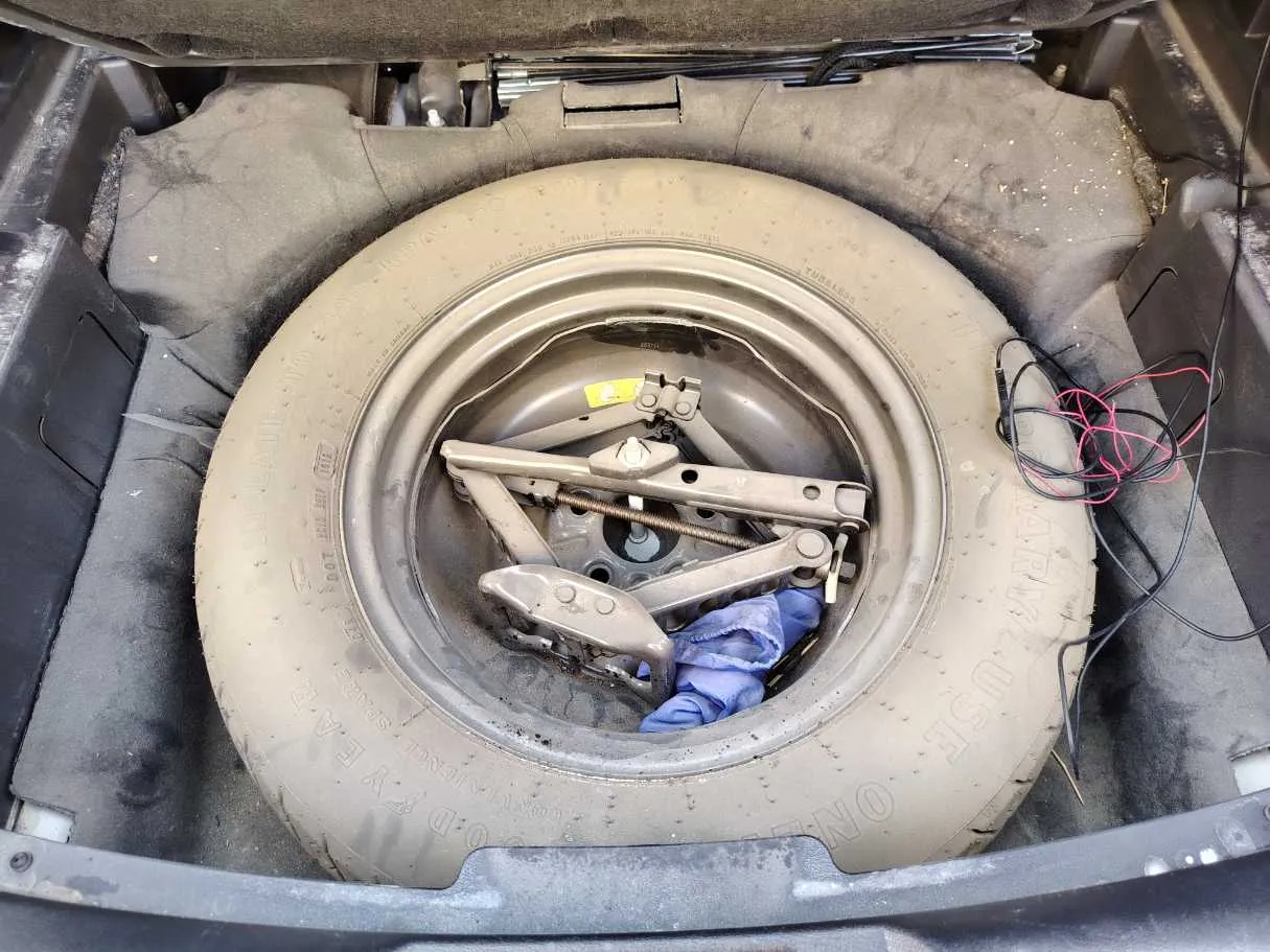 Car image 21