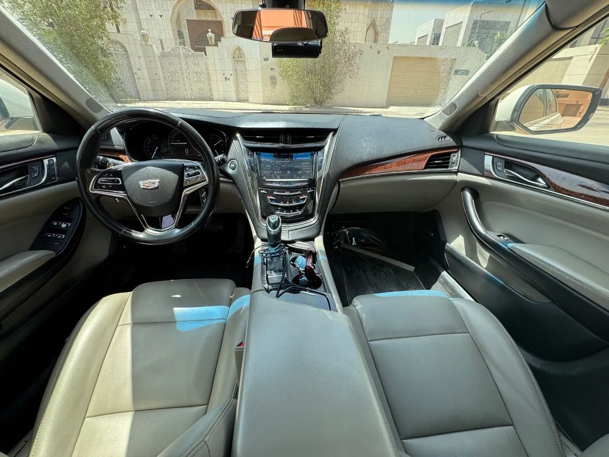 Car image 16