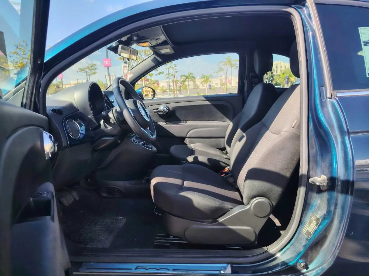Car image 12