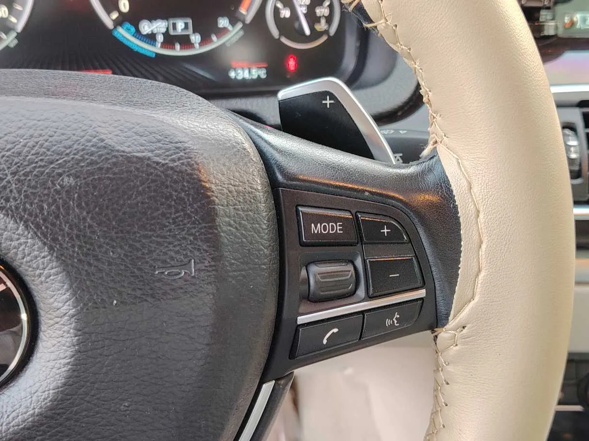 Car image 27